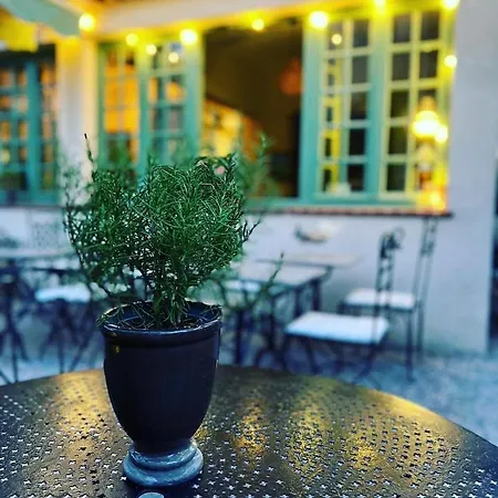Le Ponteil Антиб