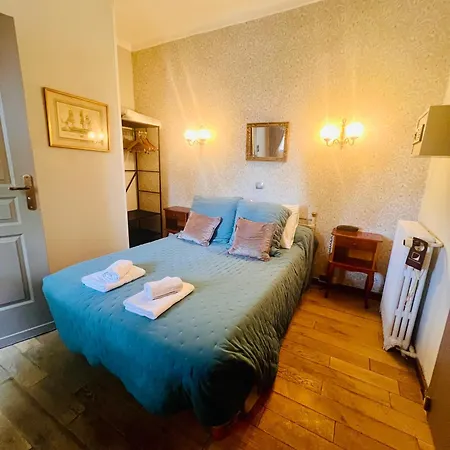 Le Ponteil Отель 2*