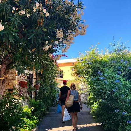 Le Ponteil 2* أنتيب